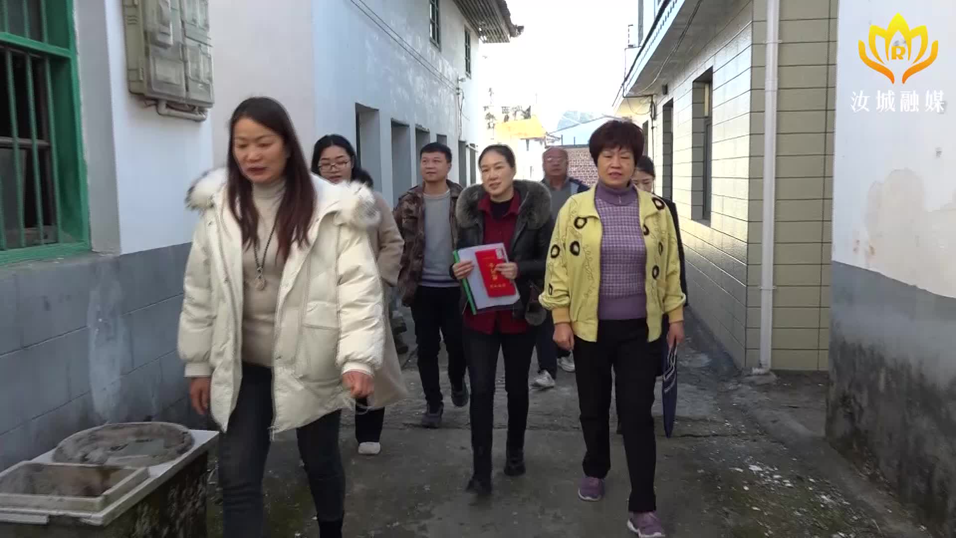 县妇联县慈善总会慰问困境妇女儿童