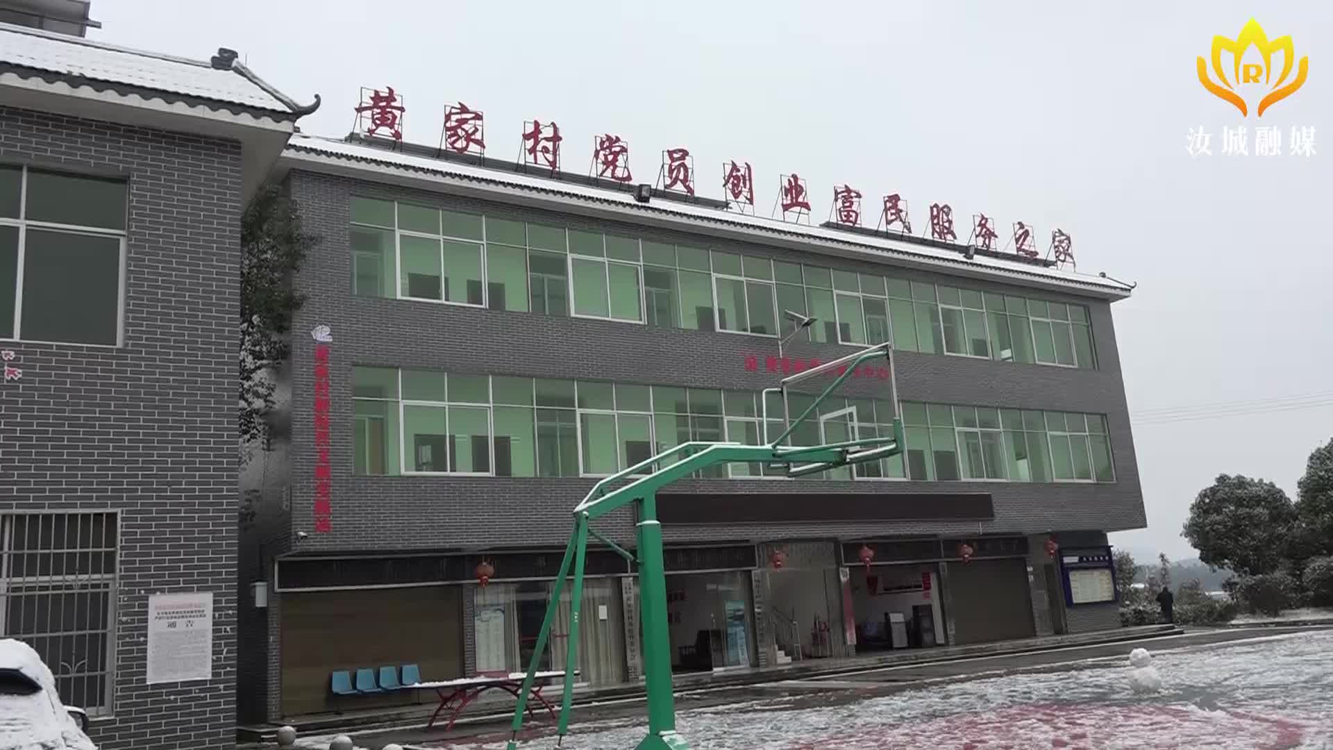 土桥镇：雪天送被 暖心又暖身