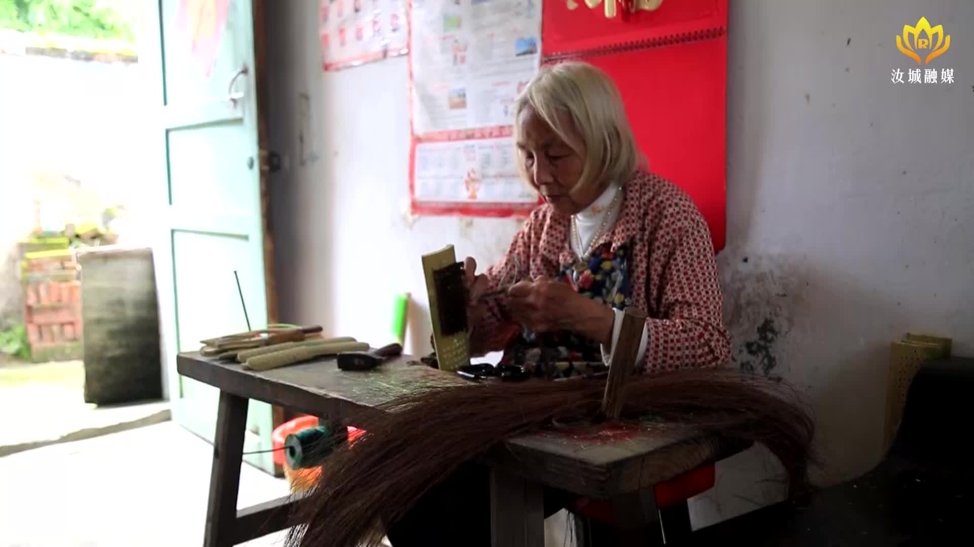 七旬老人制作“鬃毛刷”50载 用匠心留住“汝城人”记忆