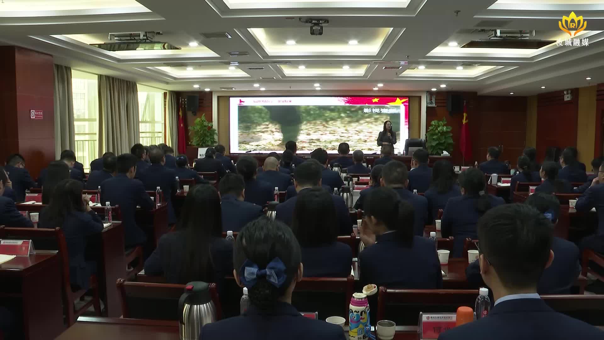 《长征路上的“扁担银行”》思政课走进汝城农商银行