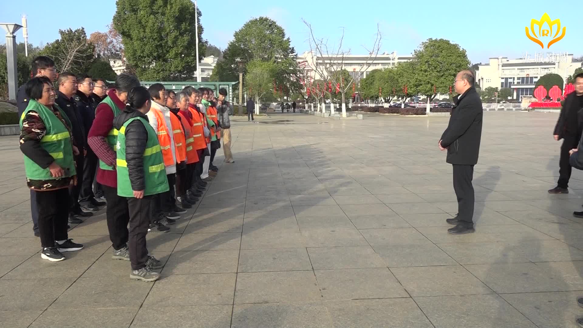 文建军检查春节前安全生产、市场保供等工作