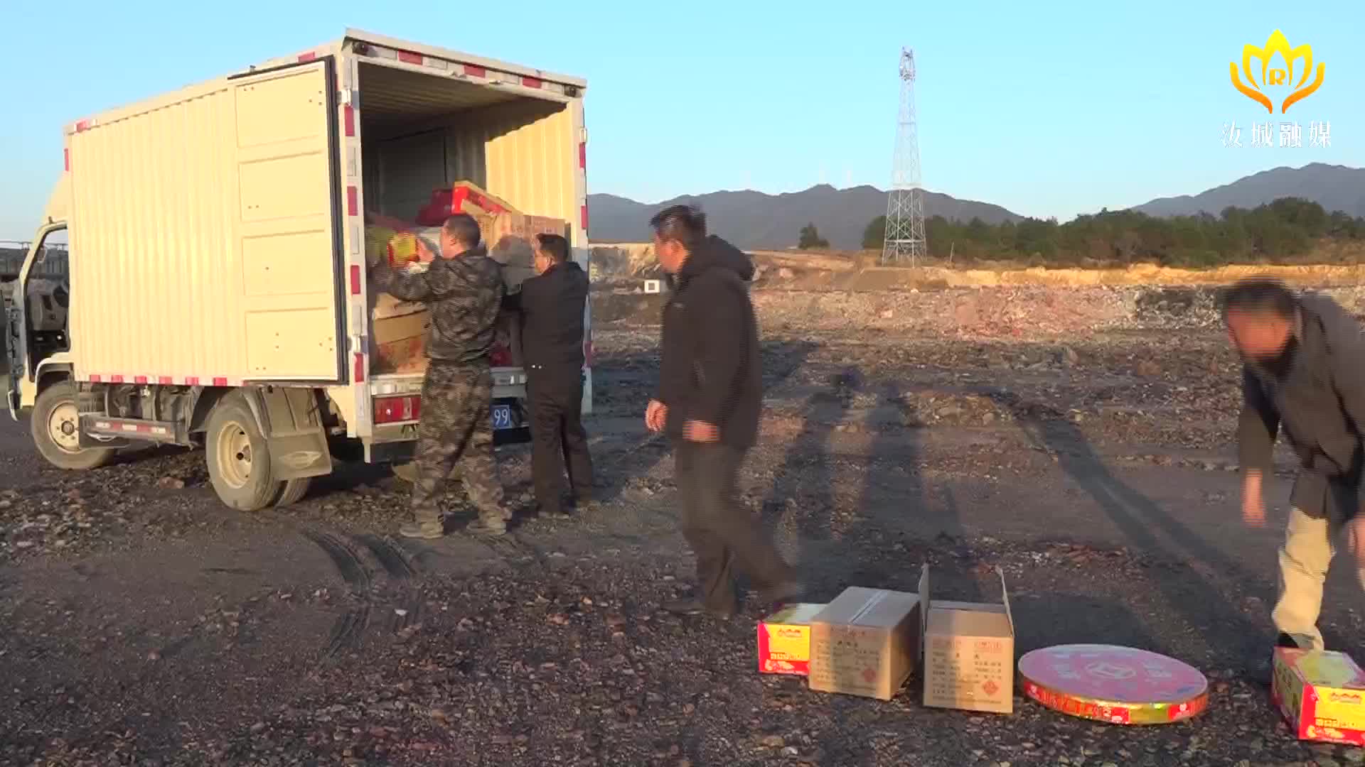 我县集中销毁非法烟花爆竹