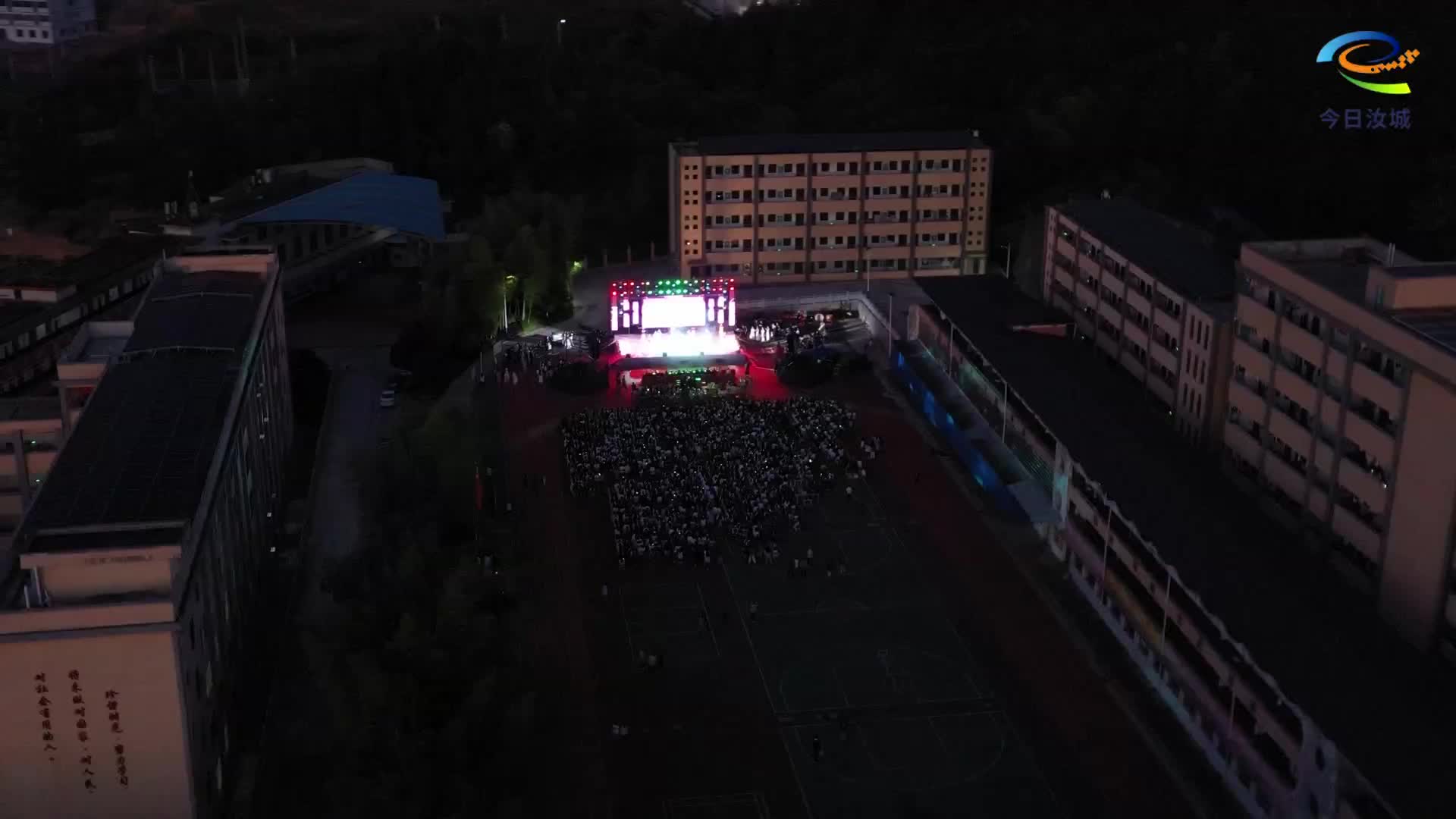 县第三中学：文艺汇演展现青春风采