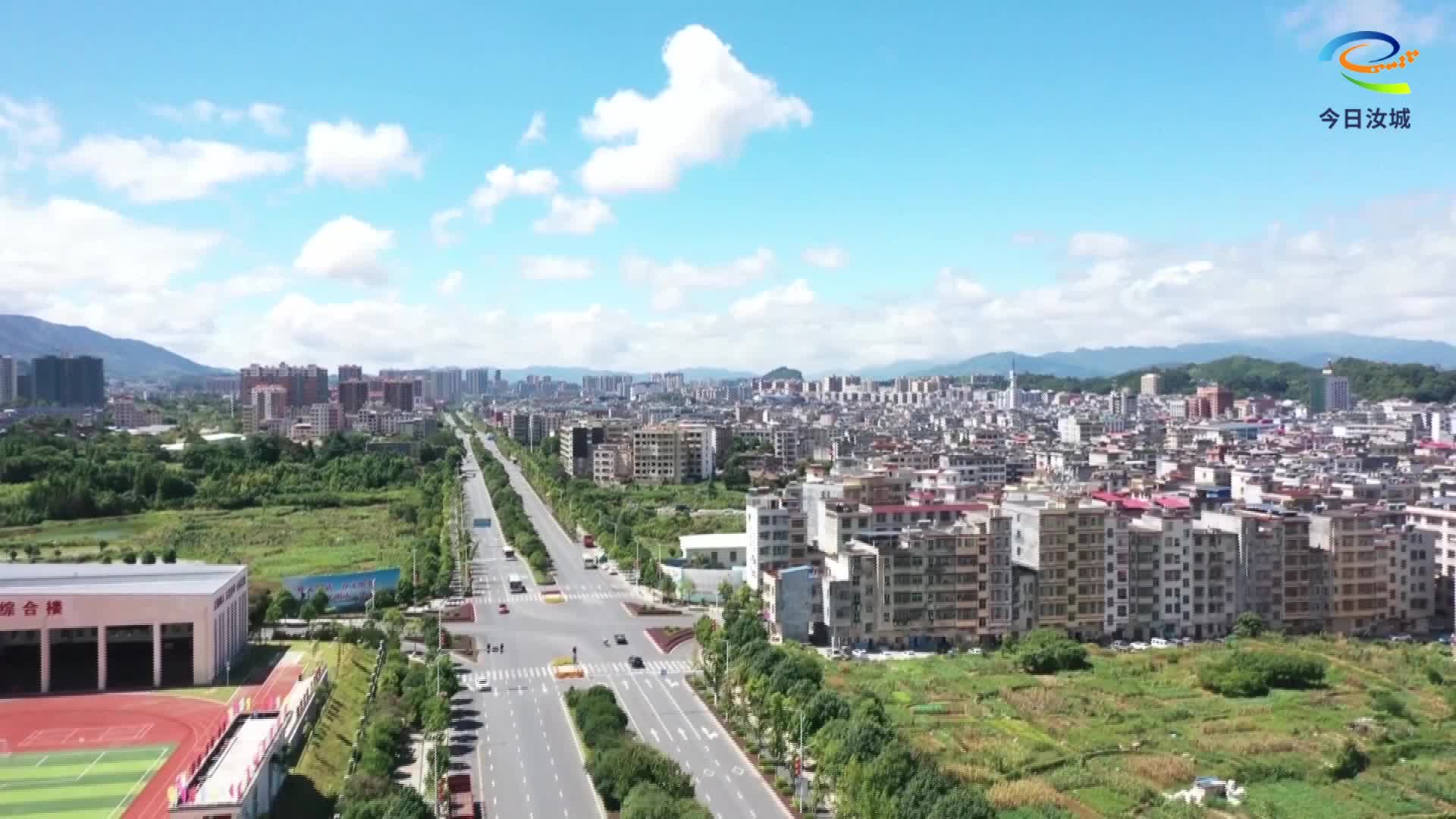 汝城交警站好早晚“高峰岗” 当好交通“守护者”