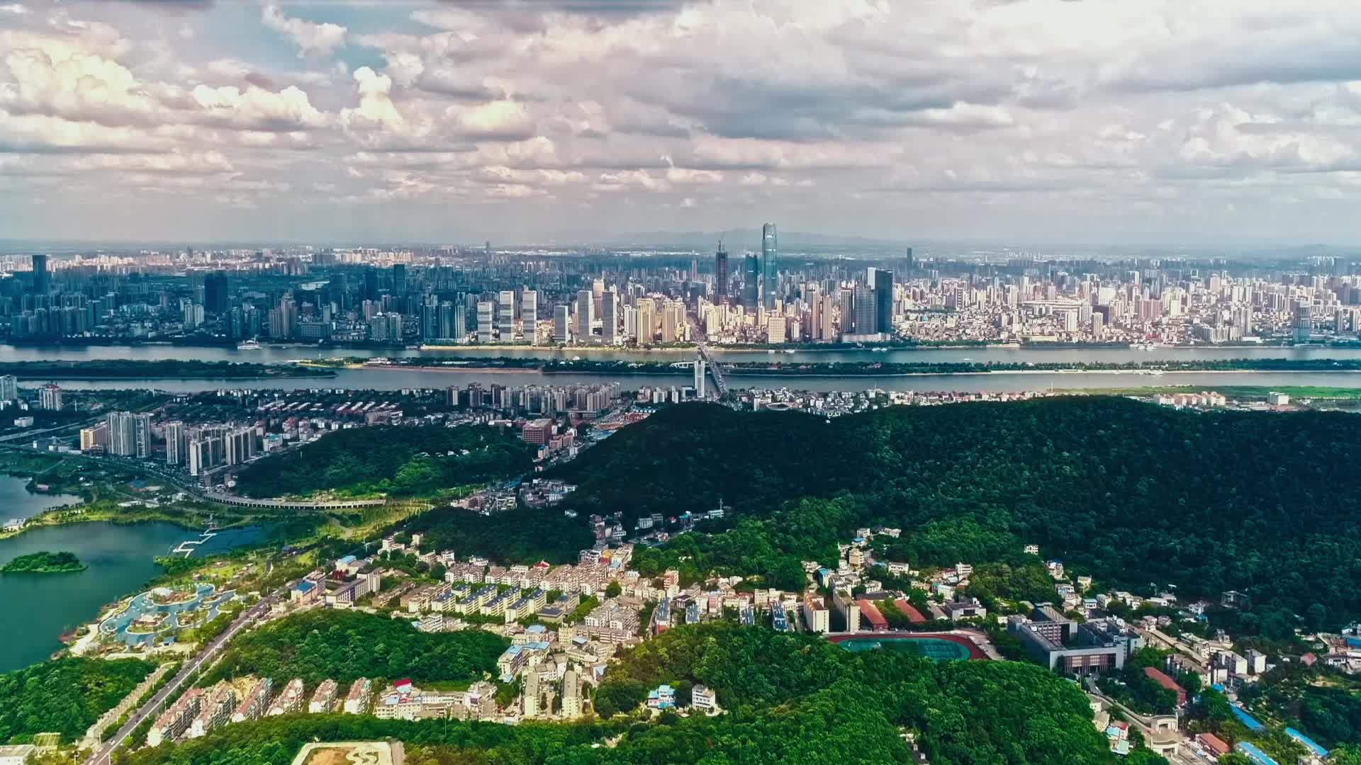 “湘超”一触即发 十四市州群雄竞逐 谁能独领风骚