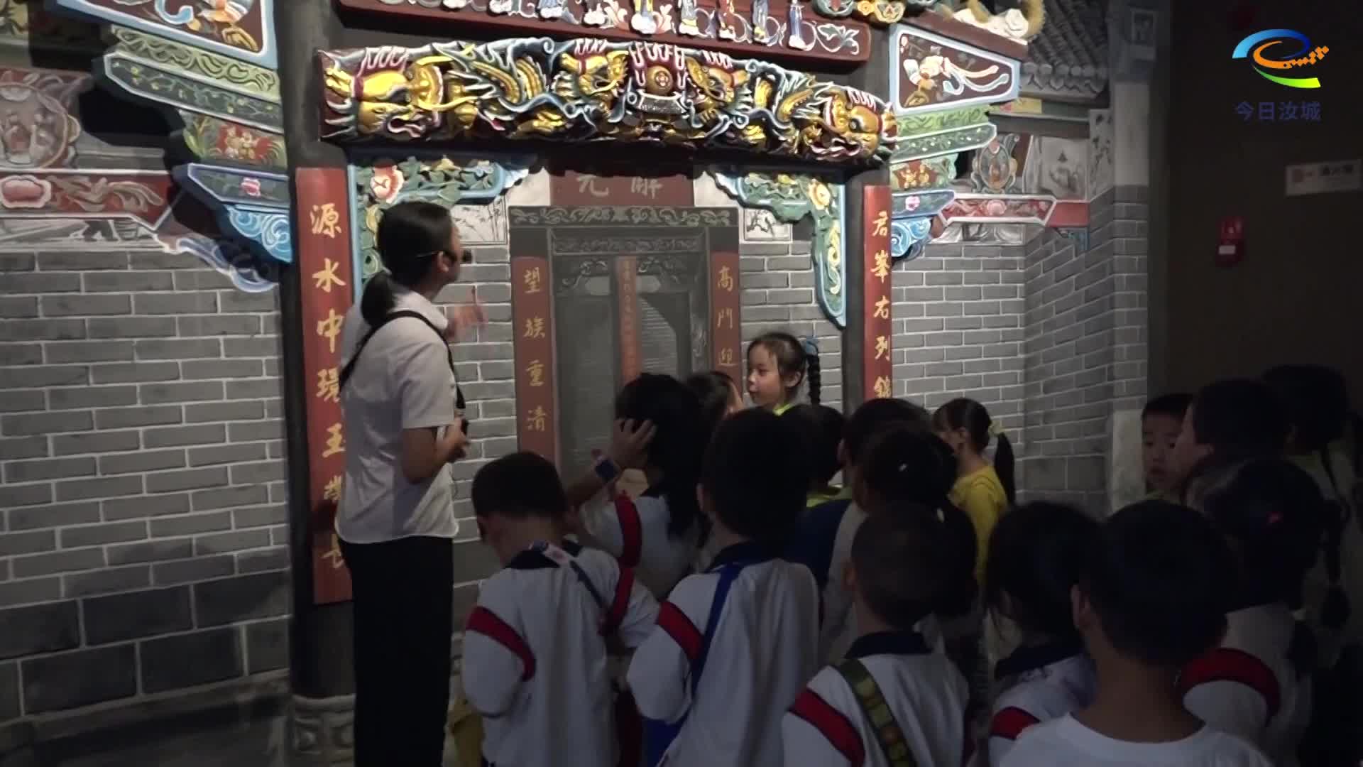 萌娃打卡红色景点 爱国种子悄然萌芽