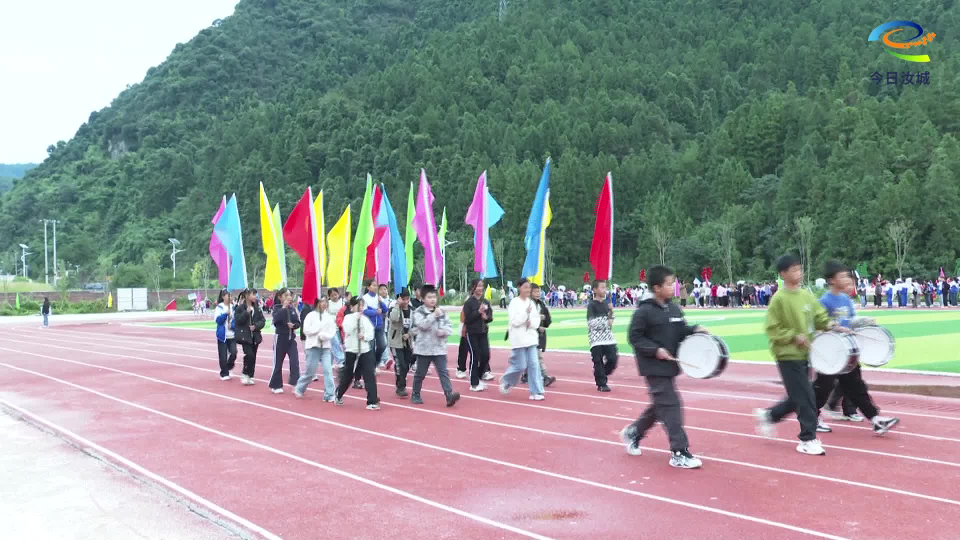 禁毒知识进赛场 无毒校园护成长