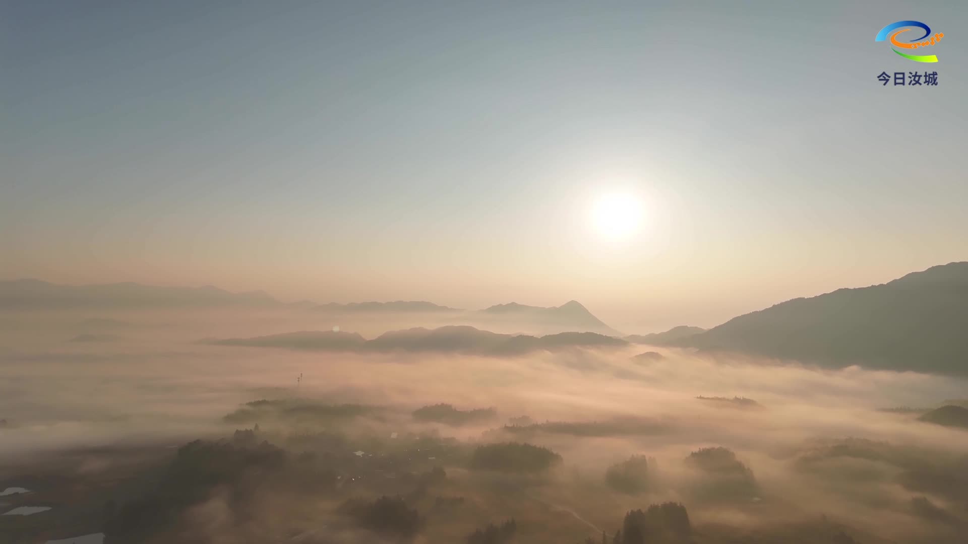 井坡镇白云仙：云海翻涌美如仙境