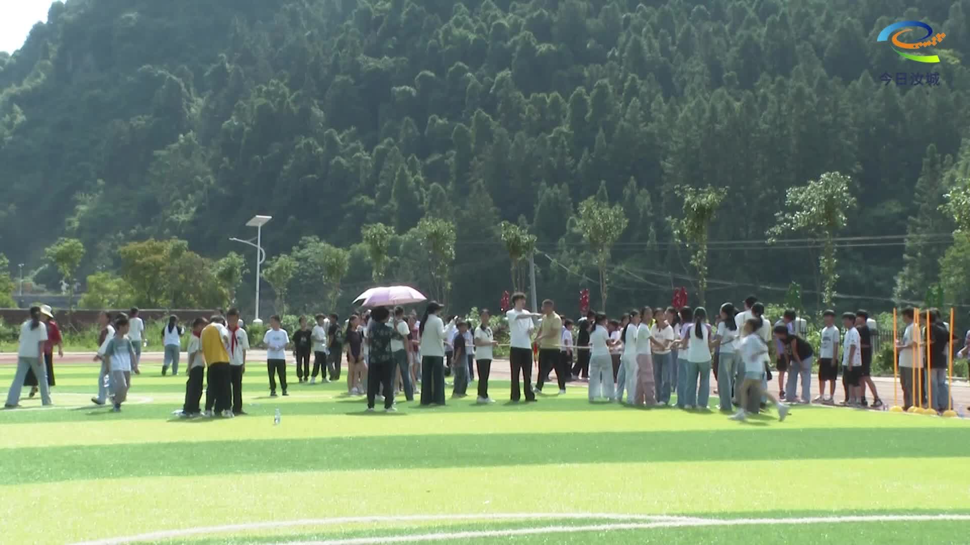 南洞乡中心小学举办庆六一趣味运动会