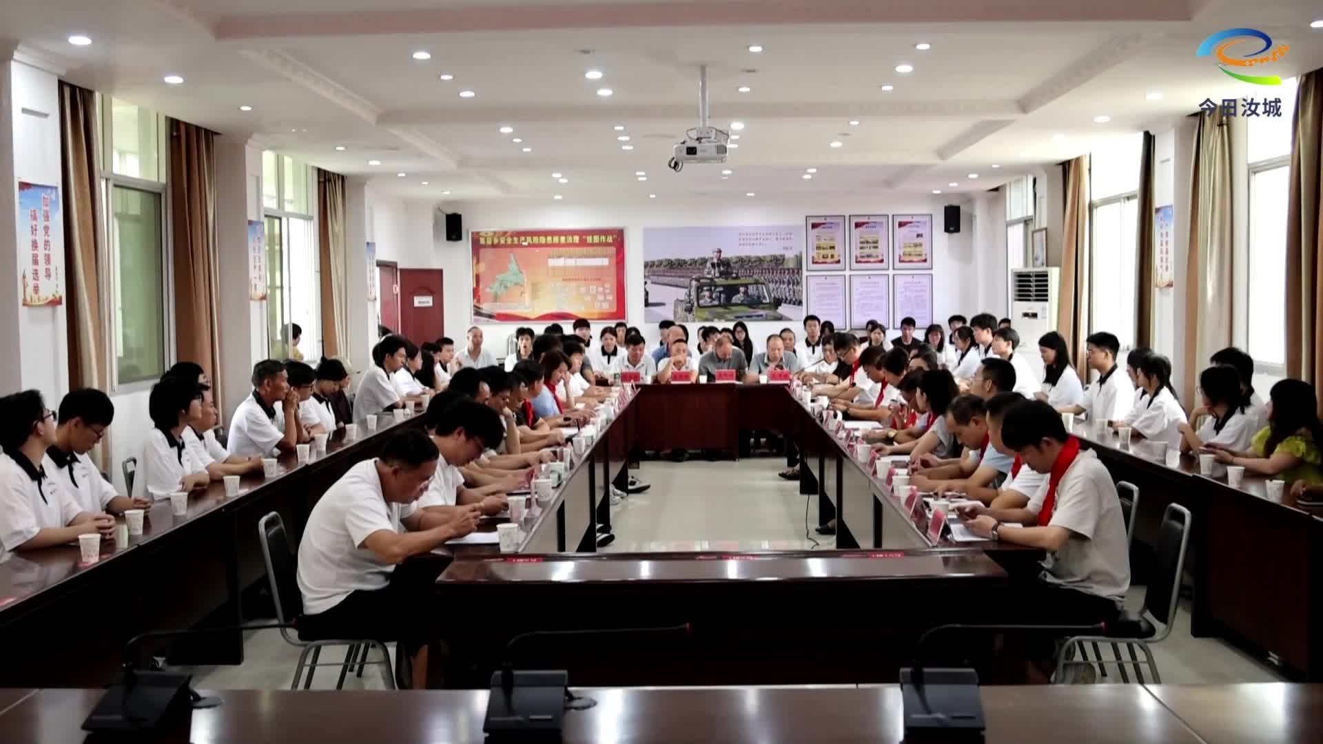 集益乡举行大学新生座谈暨爱心企业助学捐赠