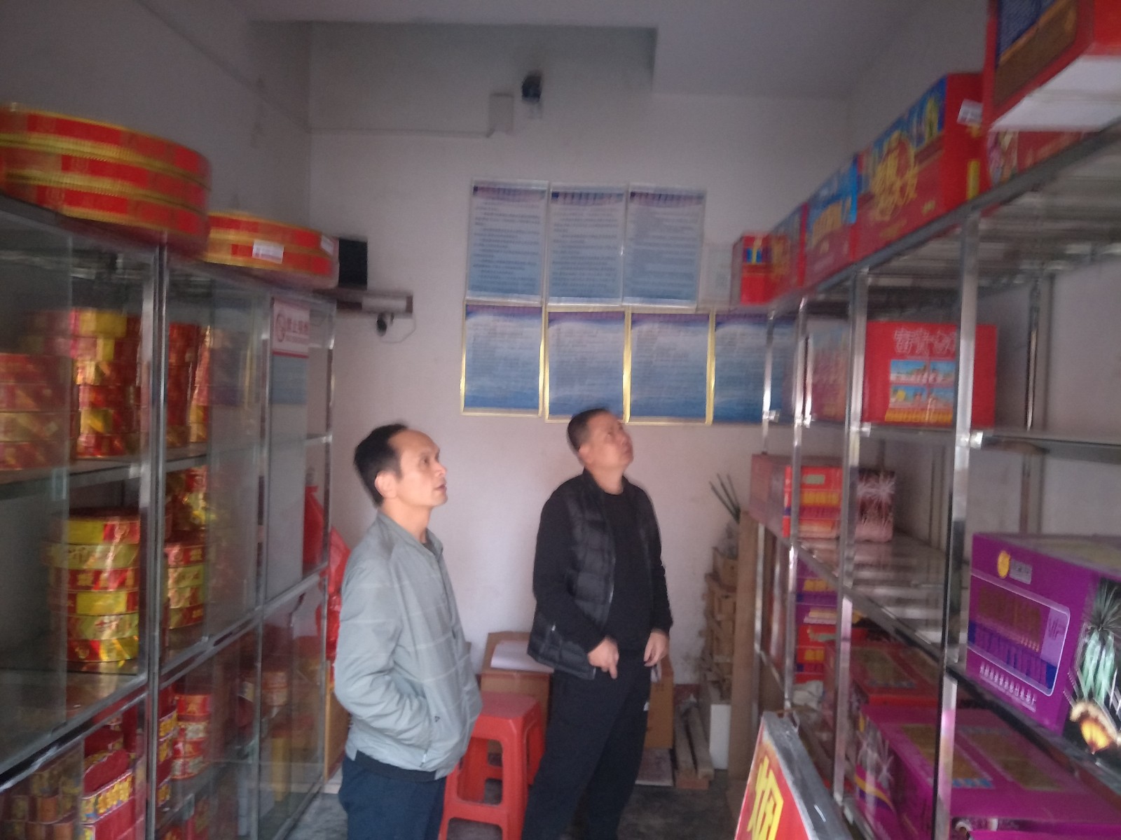 卢阳镇：开展烟花爆竹销售点安全专项检查