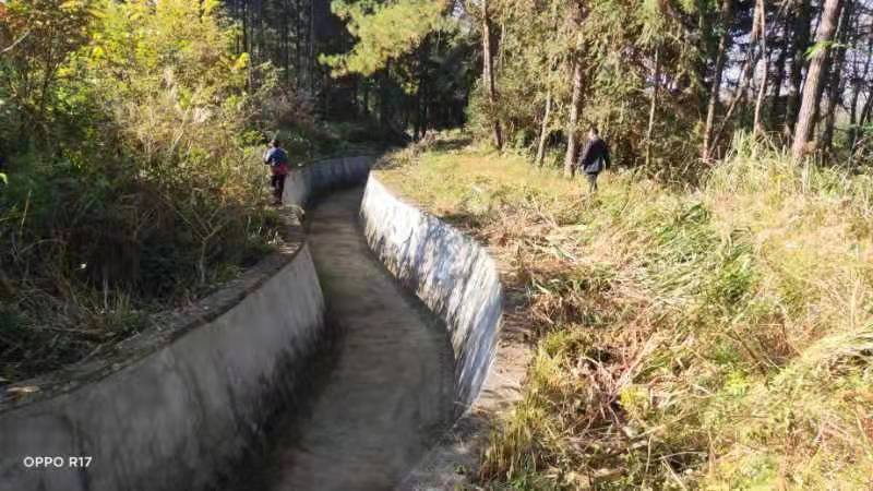 汝城县卢阳镇：开展清淤扫障行动  确保渠通水畅