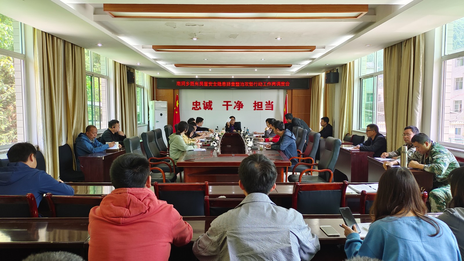 南洞乡：“五力五战”开展房屋建筑安全隐患排查整治工作
