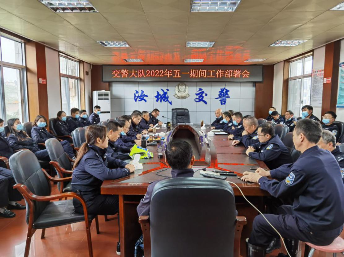 汝城交警：节日不打烊，劳动最光荣