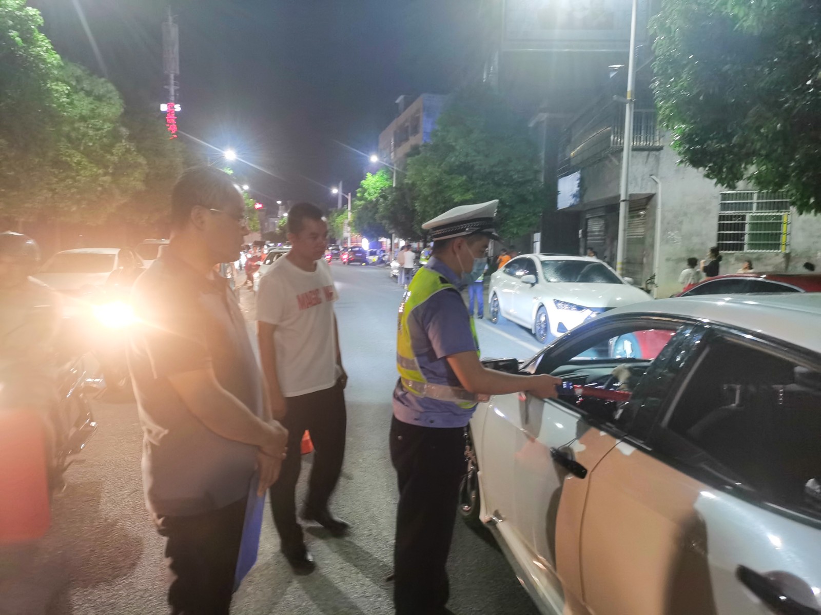 汝城交警联合县纪委开展突击夜查行动
