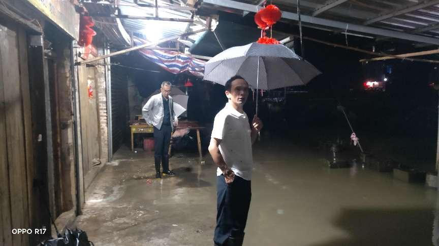 舍“小家”放弃陪考，为“大家”防汛救灾