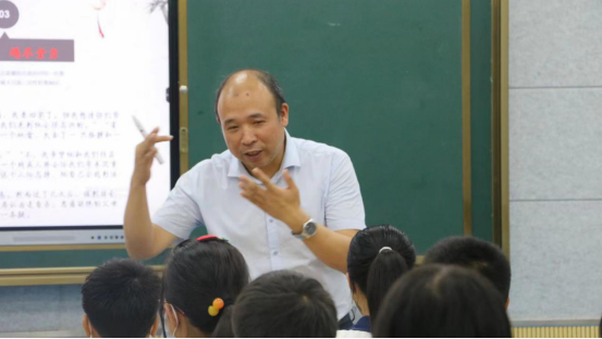 汝城七中：上好思政课，做好引路人—— 学校党支部书记深入课堂为学子讲思政课