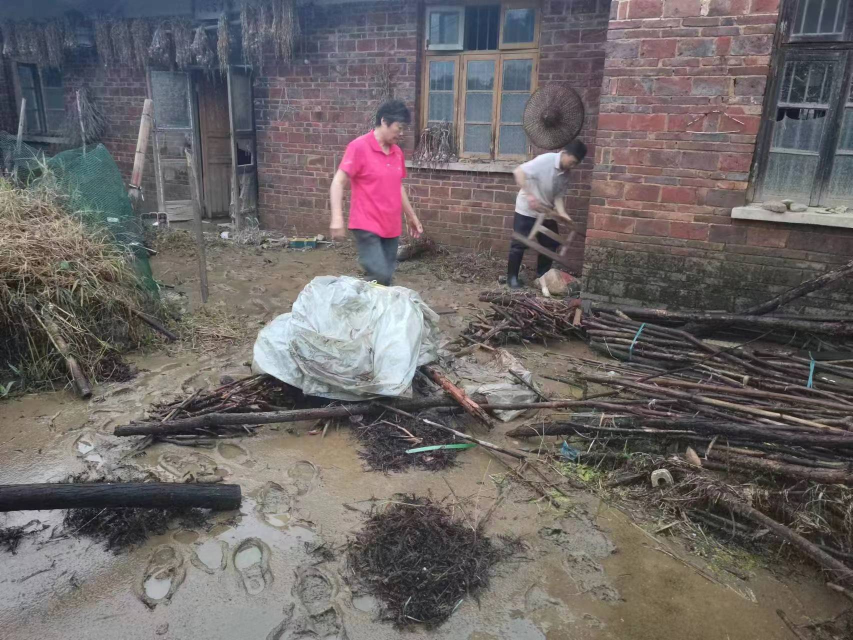 卢阳镇：洪水过后，爱心在传递