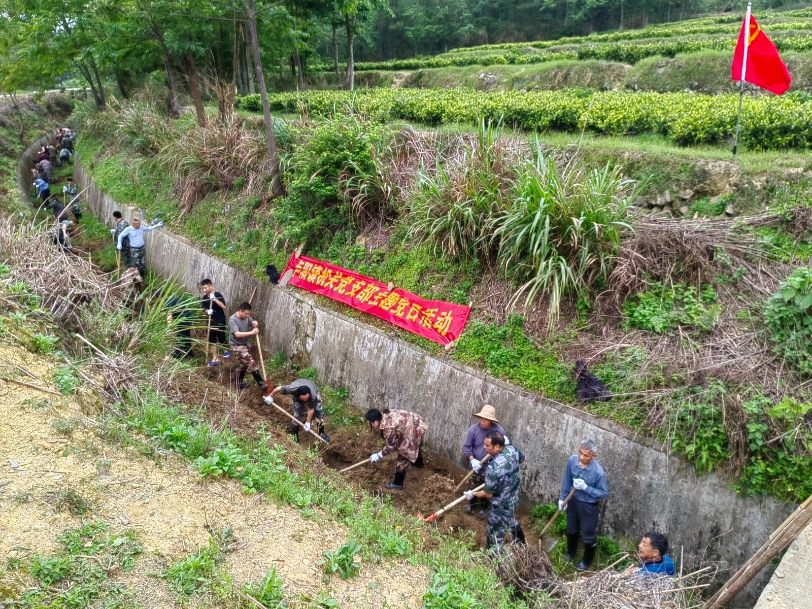 卢阳镇：春耕好时节 清淤惠民生