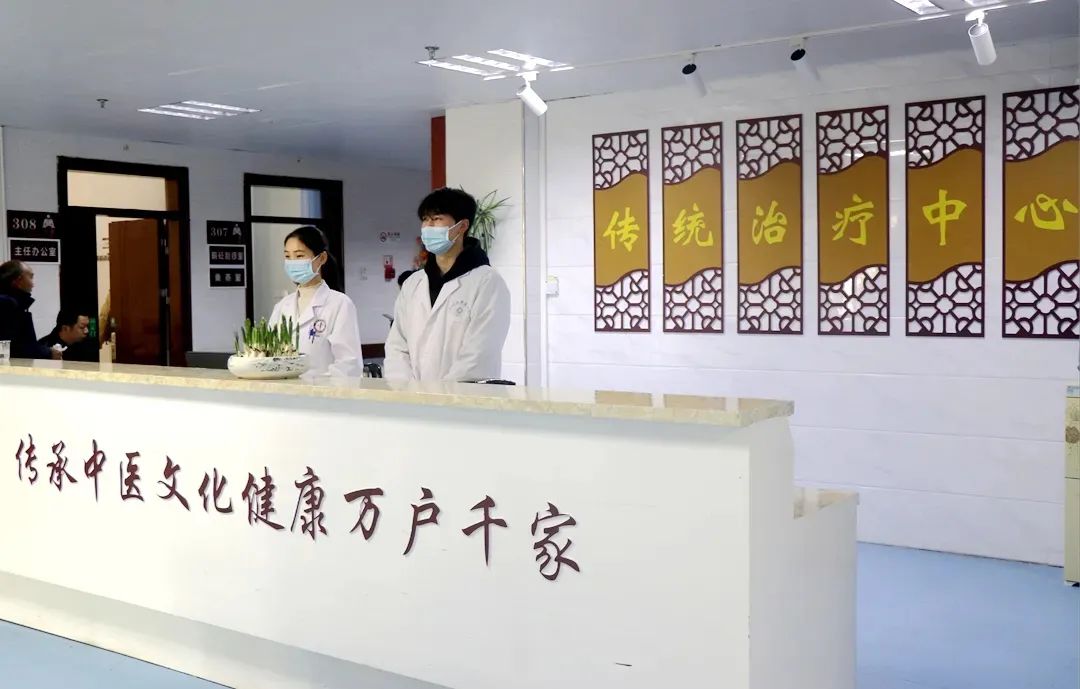 汝城县中医医院传统治疗中心夜间门诊：点亮百姓健康“暖心灯”